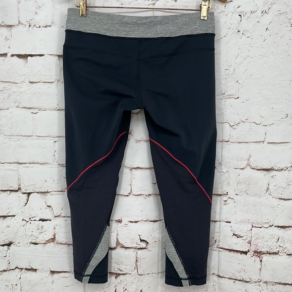 lululemon athletica Crops, Size 10 - Picture 4 of 8